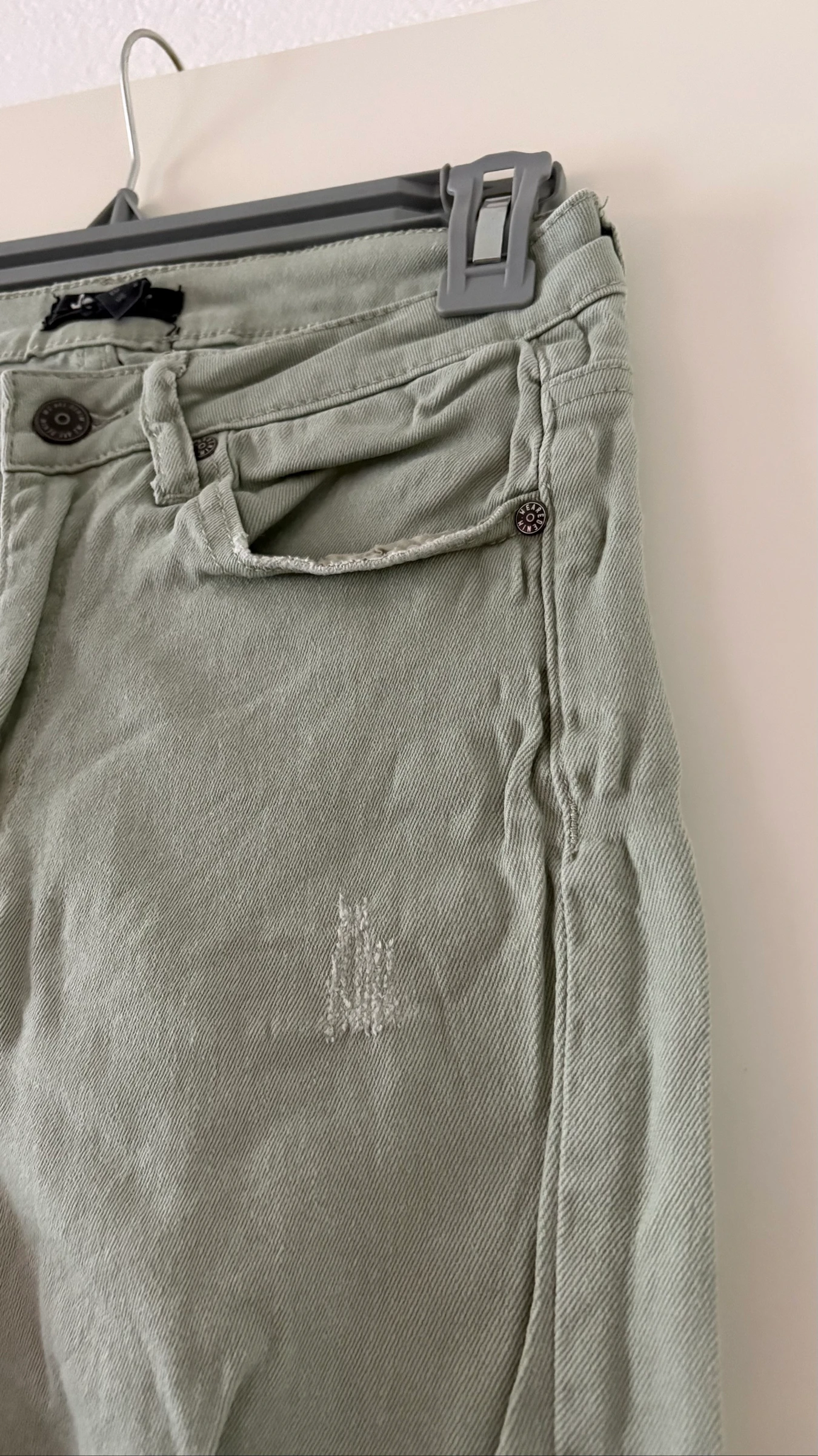 Calça jeans rasgada tamanho P feminino – photo 3
